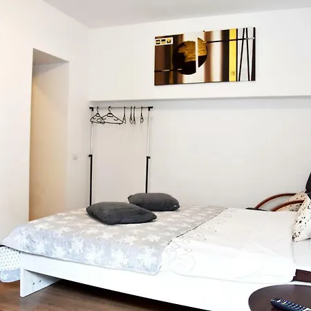 4freedom Central Flat * Брашов