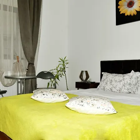 4freedom Central Flat * Брашов