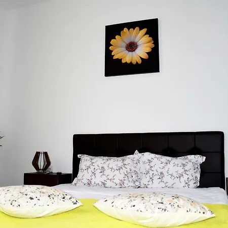 4freedom Central Flat Апартаменти